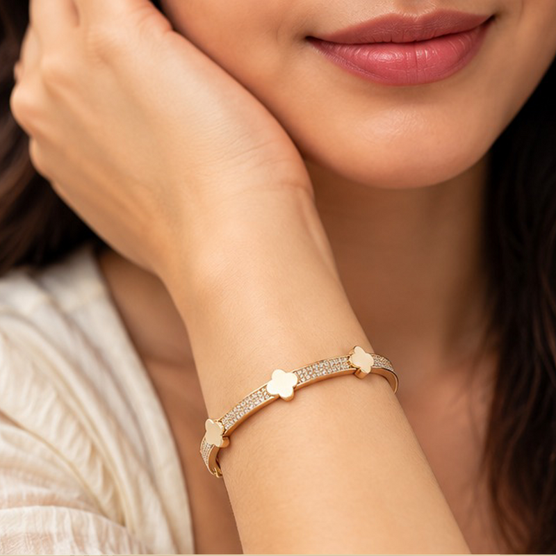 Golden Clover Sparkle Bracelet